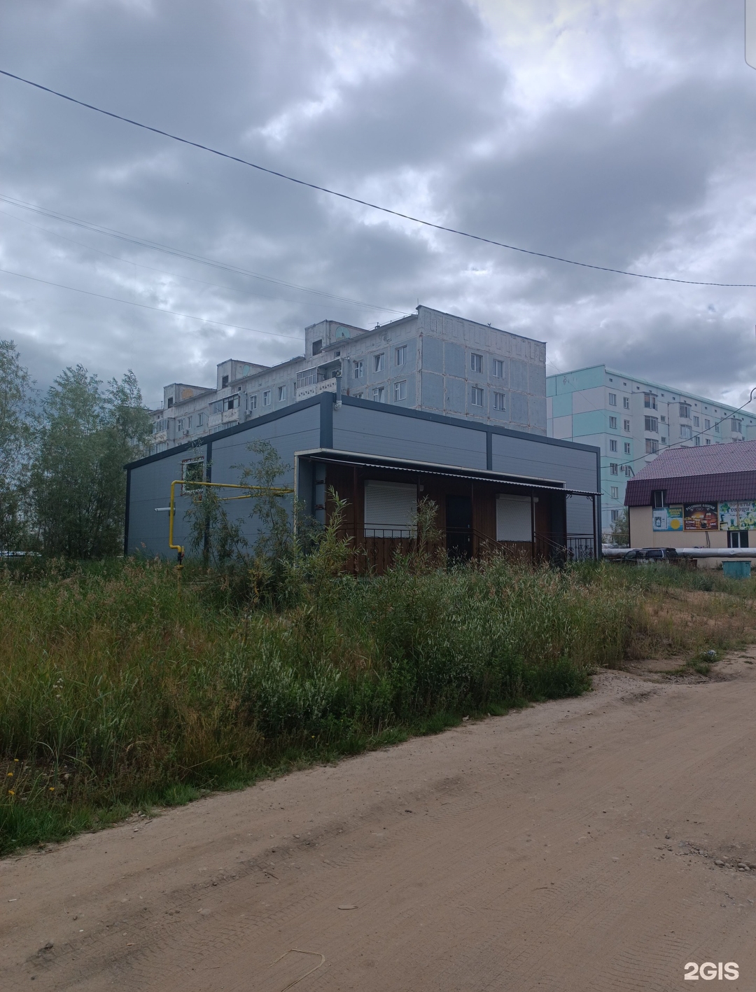 Продукты под туалетом