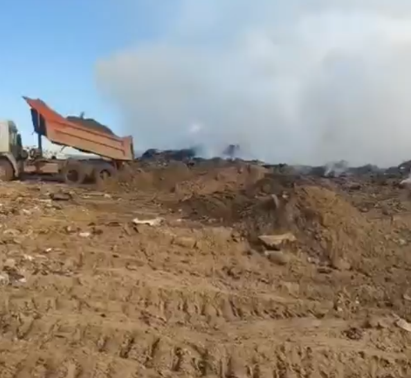 В Якутске ликвидируют последствия возгорания на городском полигоне ТКО